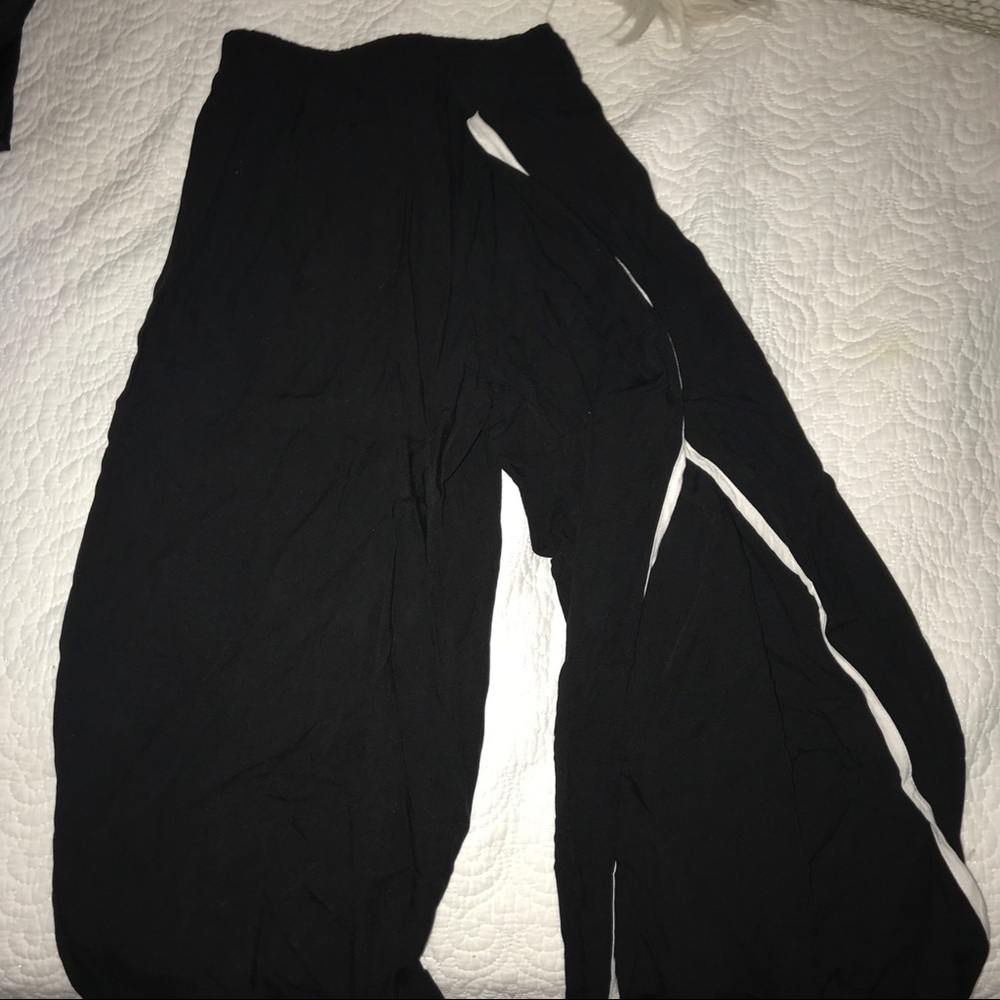 Wide legged pants